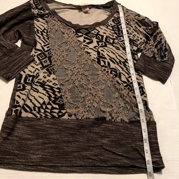 ✂️3️⃣/💲2️⃣0️⃣✂️Daytrip Lace and Stud Detail Top S - Picture 4 of 5